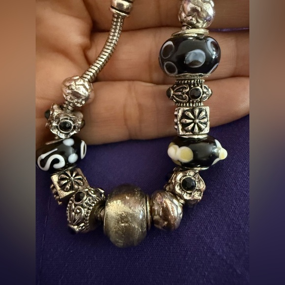 VINTAGE 2 Matching Black + White Silvertone Slider Bead Charm Bracelets Set 8.5” - Picture 3 of 3